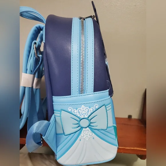 Loungefly Exclusive glow in the dark cinderella castle backpack - Picture 6 of 8